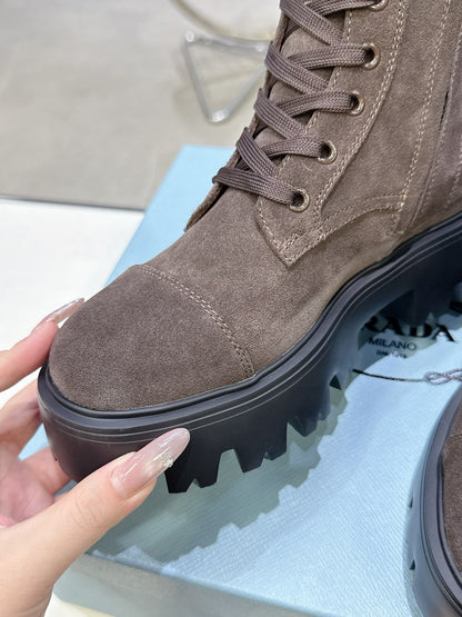 PRADA 25S WARRIOR BOOTS IN RK BROWN SUEDE