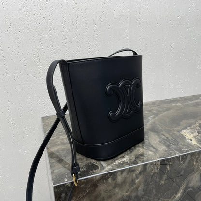CELINE 25S CUIR TRIOMPHE BAG 30 IN BLACK CALFSKIN