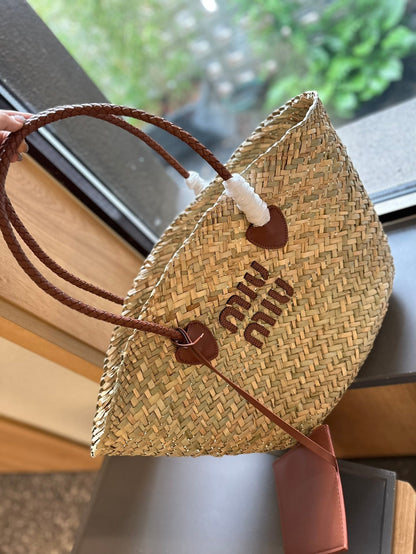 MIU MIU BASKET 28 BAG IN BEIGE STRAW WOVEN