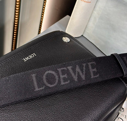 LOEWE MEDIUM 23 PEBBLE MESSENGER BAG IN BLACK SUPPLE GRAINED CALFSKIN
