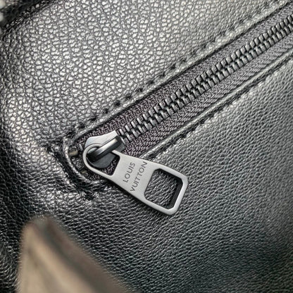LOUIS VUITTON DOPP KIT 28 IN BLACK MONOGRAM SHADOW