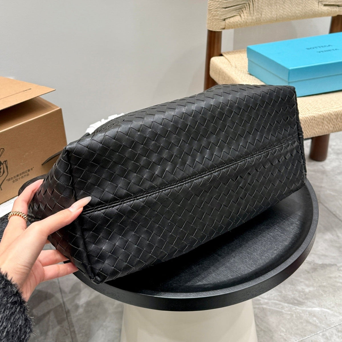 BOTTEGA VENETA PINACOTECA TOTE BAG 38 IN BLACK CALFSKIN