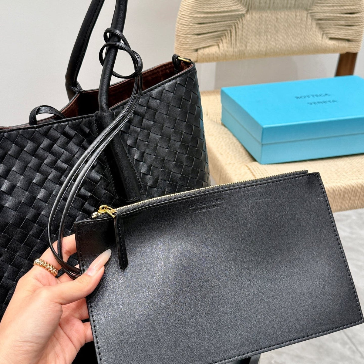 BOTTEGA VENETA PINACOTECA TOTE BAG 38 IN BLACK CALFSKIN