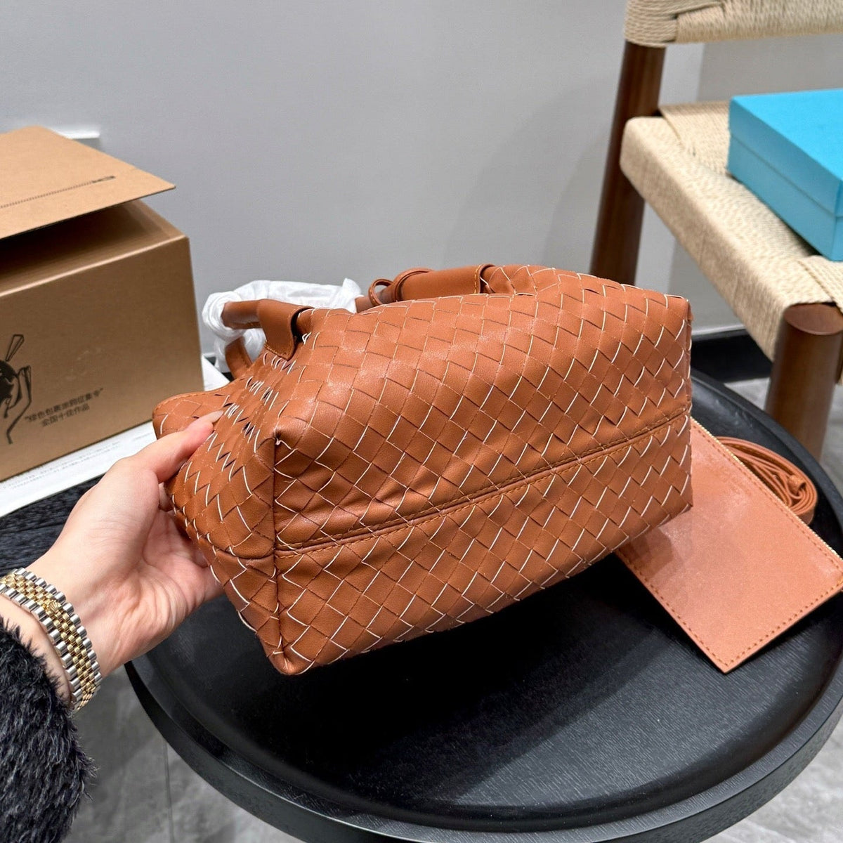 BOTTEGA VENETA SMALL PINACOTECA TOTE BAG 25 IN RUST BROWN CALFSKIN