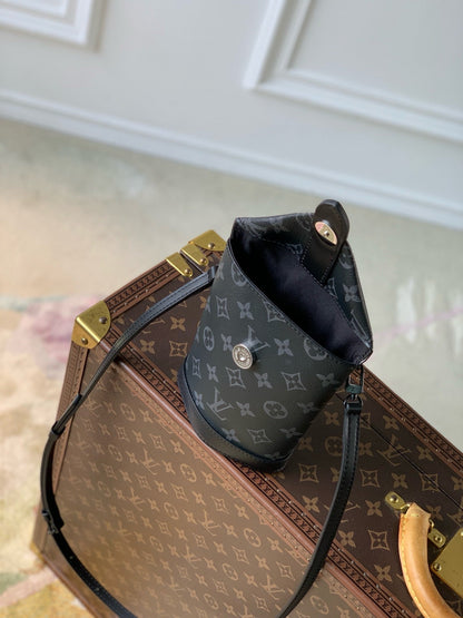LOUIS VUITTON ENVELOPE POUCH 18 IN BLACK MONOGRAM ECLIPSE CANVAS