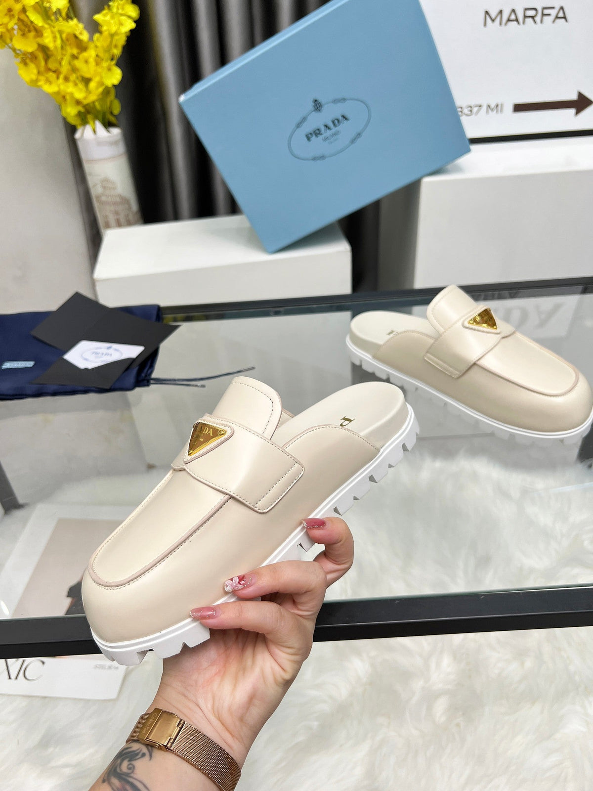 PRADA SABOTS MULES BEIGE CALFSKIN