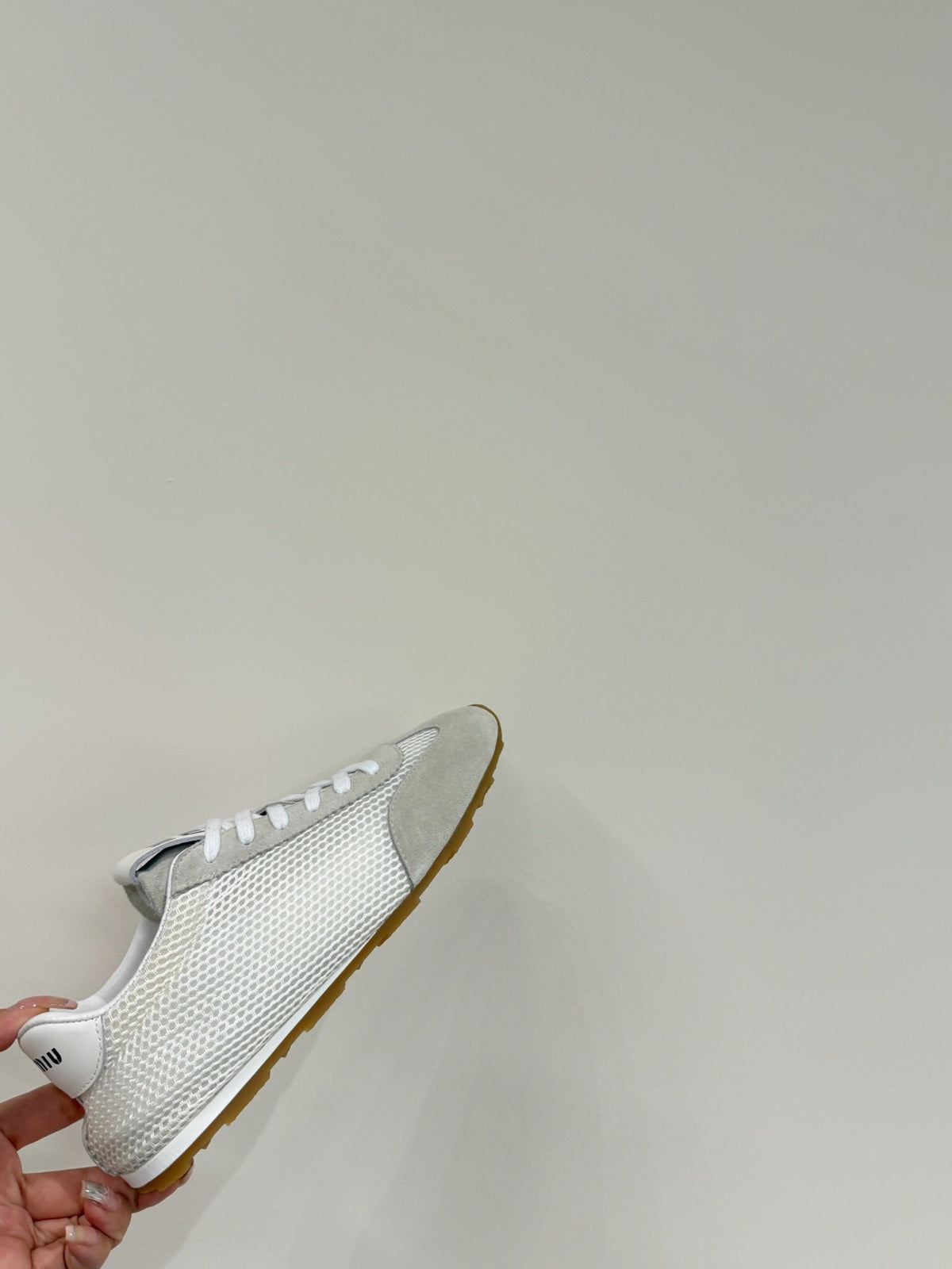 RETRO SNEAKERS IN BEIGE MESH AND SUEDE