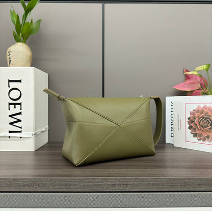 LOEWE PUZZLE FOLD WASH 22 BAG IN ARMY GREEN SHINY CALFSKIN