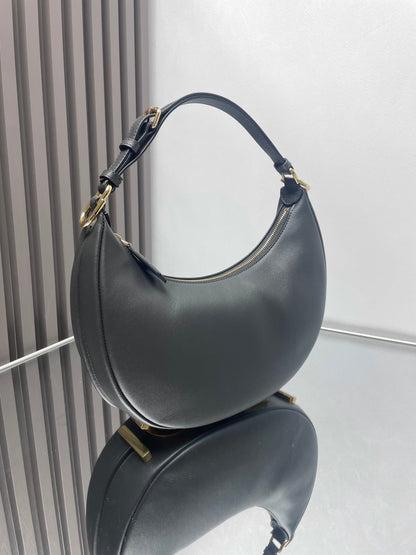 FENDI FENDIGRAPHY MEDIUM 29 IN BLACK SMOOTH LAMBSKIN GOLD HARDWARE