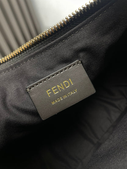 FENDI FENDIGRAPHY MEDIUM 29 IN BLACK SMOOTH LAMBSKIN GOLD HARDWARE