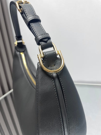 FENDI FENDIGRAPHY MEDIUM 29 IN BLACK SMOOTH LAMBSKIN GOLD HARDWARE