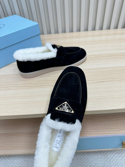 PRADA LOAFER IN BLACK SUEDE AND FUR LINING ATTACHED TRIANGLE LOGO