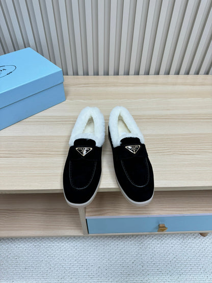PRADA LOAFER IN BLACK SUEDE AND FUR LINING ATTACHED TRIANGLE LOGO