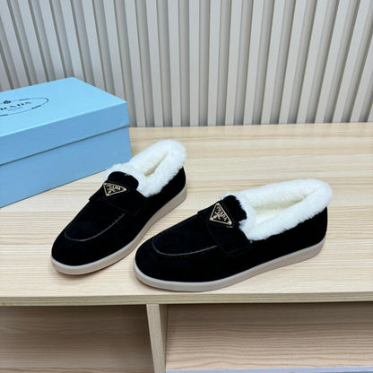 PRADA LOAFER IN BLACK SUEDE AND FUR LINING ATTACHED TRIANGLE LOGO