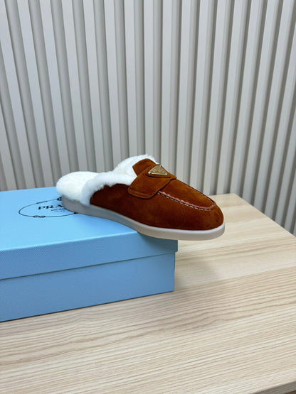 PRADA TRIANGLE LOGO FLATS IN RED BROWN SUEDE AND FUR LINING