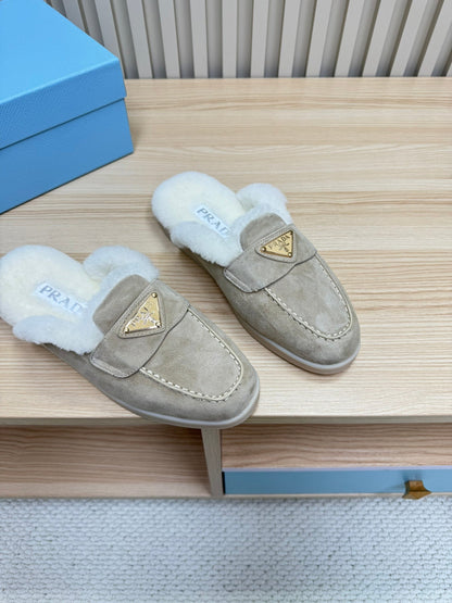 PRADA TRIANGLE LOGO FLATS IN KHAKI BEIGE SUEDE AND FUR LINING
