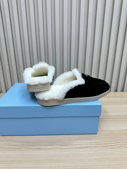 PRADA TRIANGLE LOGO FLATS IN BLACK SUEDE AND FUR LINING