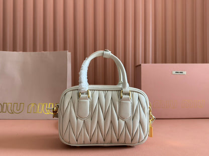 MIU MIU ARCADIE MATELASSÉ BAG 19 IN WHITE LAMBSKIN GOLD HARDWARE
