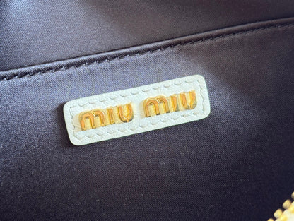 MIU MIU ARCADIE MATELASSÉ BAG 19 IN WHITE LAMBSKIN GOLD HARDWARE