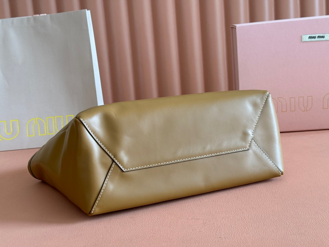 MIU MIU MIUHOBO TOTE 28 IN BROWN CALFSKIN FABRIC LINING GOLD LOCK