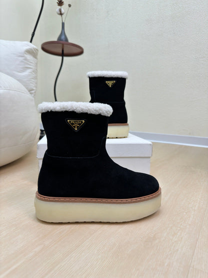 PRADA SUEDE BOOTS BLACK WITH SHEARLING LINING AND RUBBER FLATFORM SOLE
