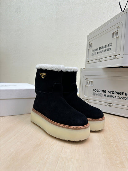 PRADA SUEDE BOOTS BLACK WITH SHEARLING LINING AND RUBBER FLATFORM SOLE