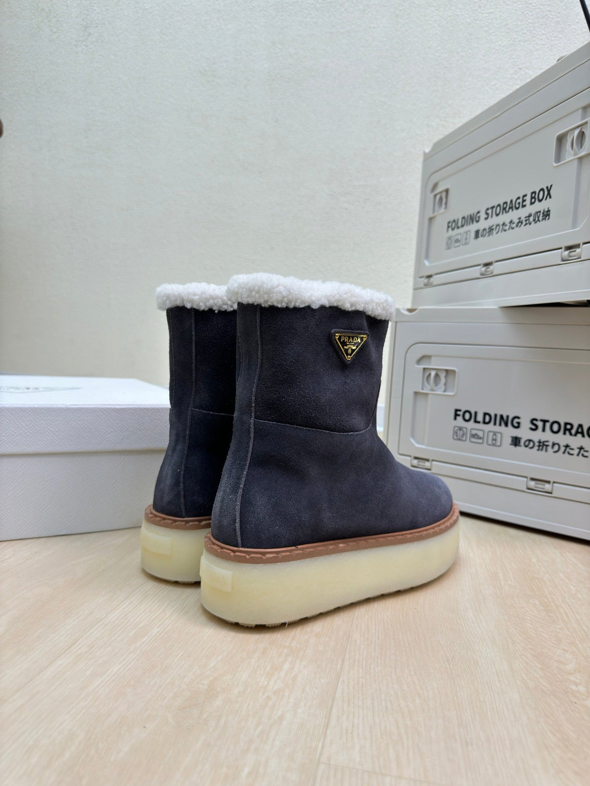 PRADA SUEDE BOOTS SLATE GRAY WITH SHEARLING LINING AND RUBBER FLATFORM SOLE