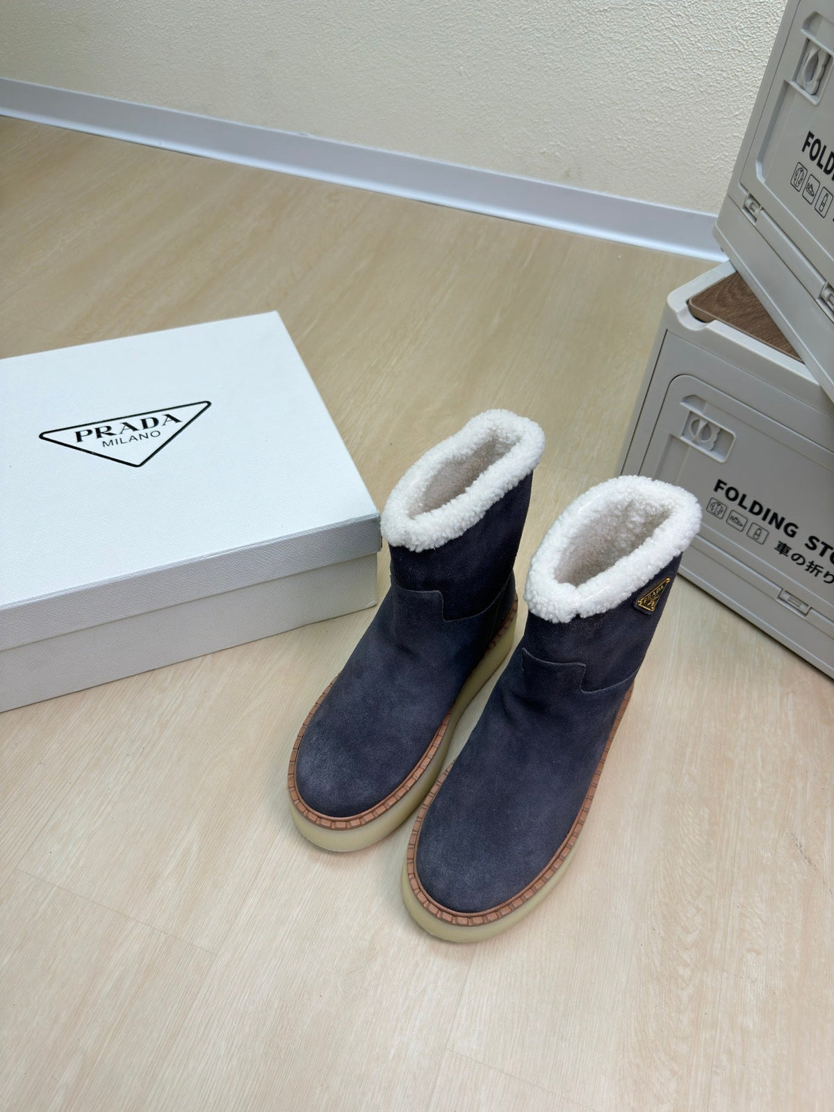 PRADA SUEDE BOOTS SLATE GRAY WITH SHEARLING LINING AND RUBBER FLATFORM SOLE