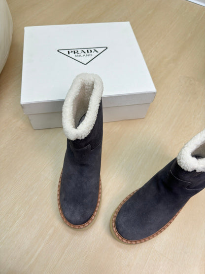 PRADA SUEDE BOOTS SLATE GRAY WITH SHEARLING LINING AND RUBBER FLATFORM SOLE