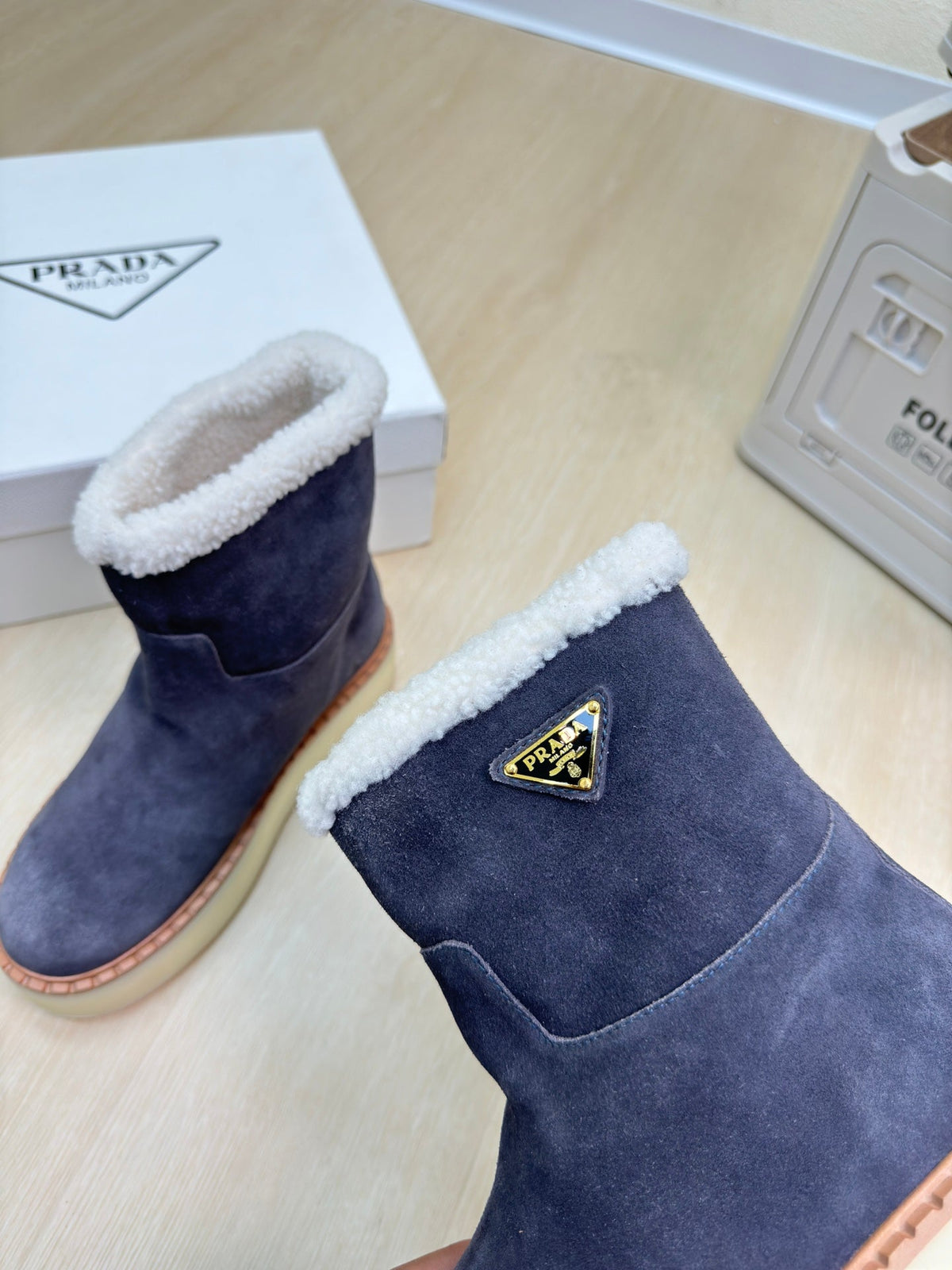 PRADA SUEDE BOOTS SLATE GRAY WITH SHEARLING LINING AND RUBBER FLATFORM SOLE