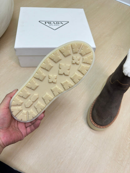 PRADA SUEDE BOOTS RK BROWN WITH SHEARLING LINING AND RUBBER FLATFORM SOLE