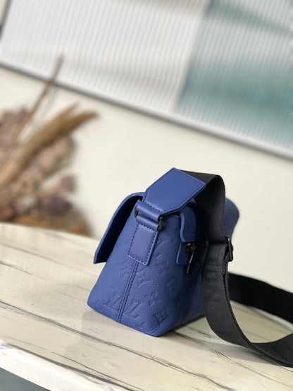 LOUIS VUITTON S-CAPE MESSENGER 28 IN SAPPHIRE BLUE TAURILLON