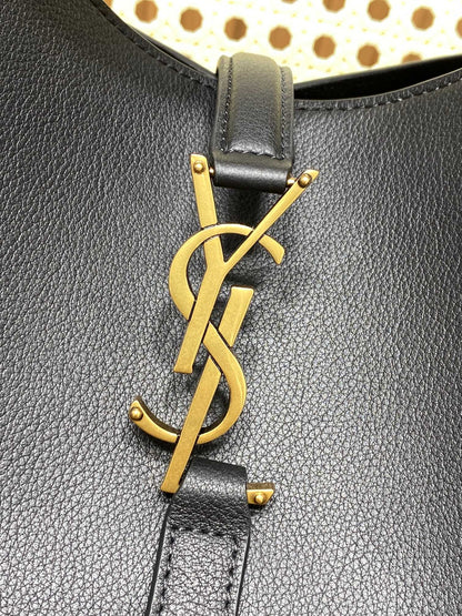 SAINT LAURENT LE 5 À 7 LARGE SUPPLE BAG 31 IN BLACK CALFSKIN