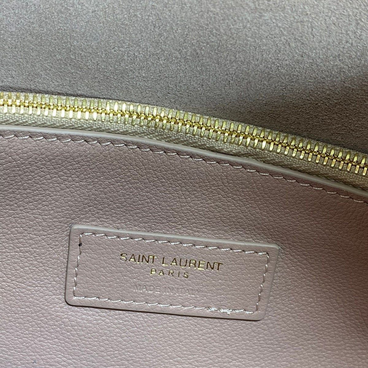 SAINT LAURENT LE 5 À 7 SMALL SUPPLE 22 IN BABBY PINK CALFSKIN GOLD BUCKLE