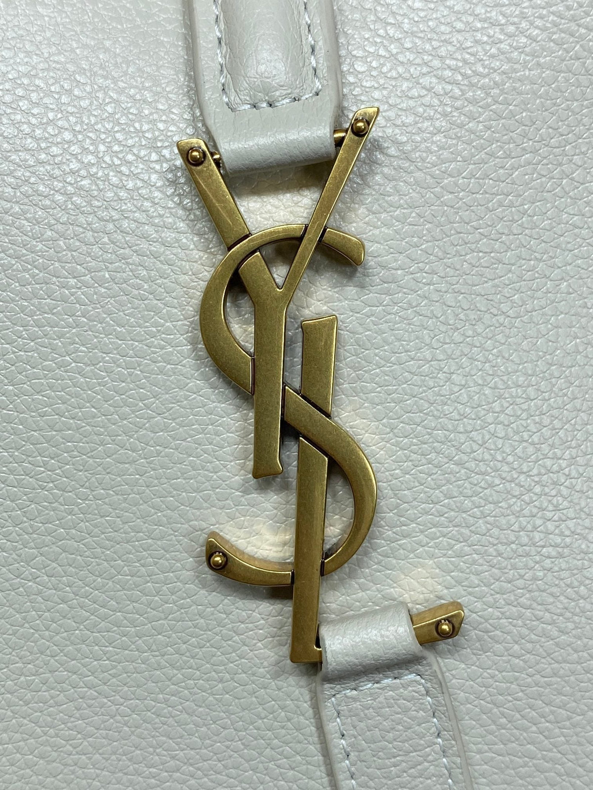 SAINT LAURENT LE 5 À 7 LARGE SUPPLE BAG 31 IN WHITE CALFSKIN