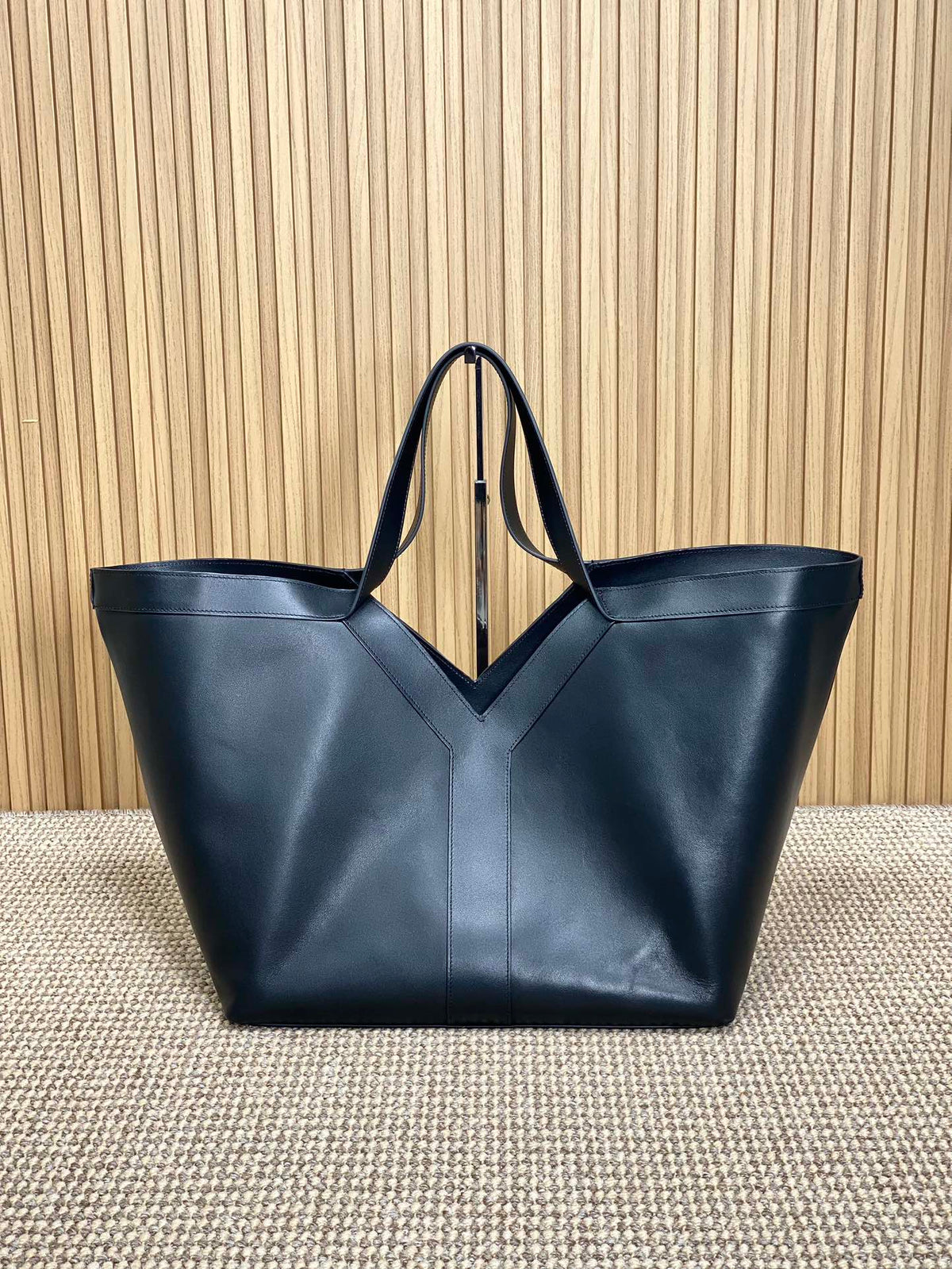 SAINT LAURENT Y TOTE BAG 39 IN BLACK CALFSKIN