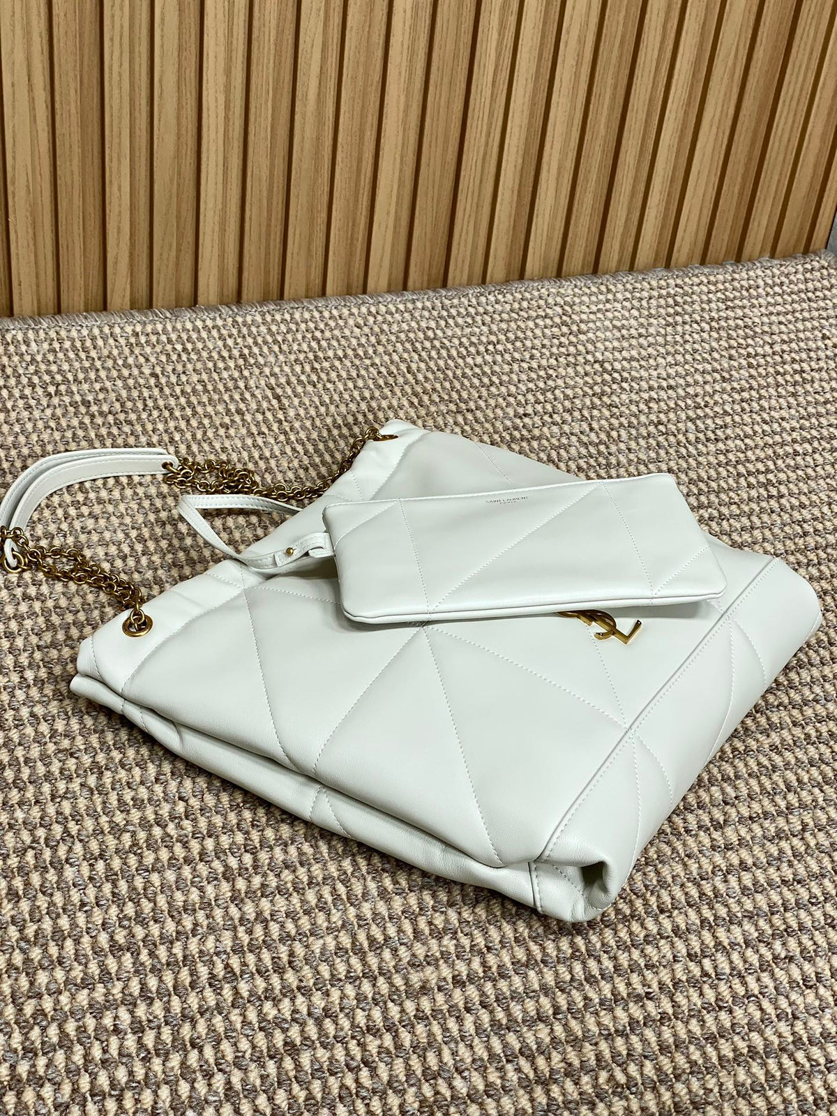 SAINT LAURENT DRAWSTRING CHAIN STRAP SHOULDER BAG 39 IN WHITE QUILTED CALFSKIN