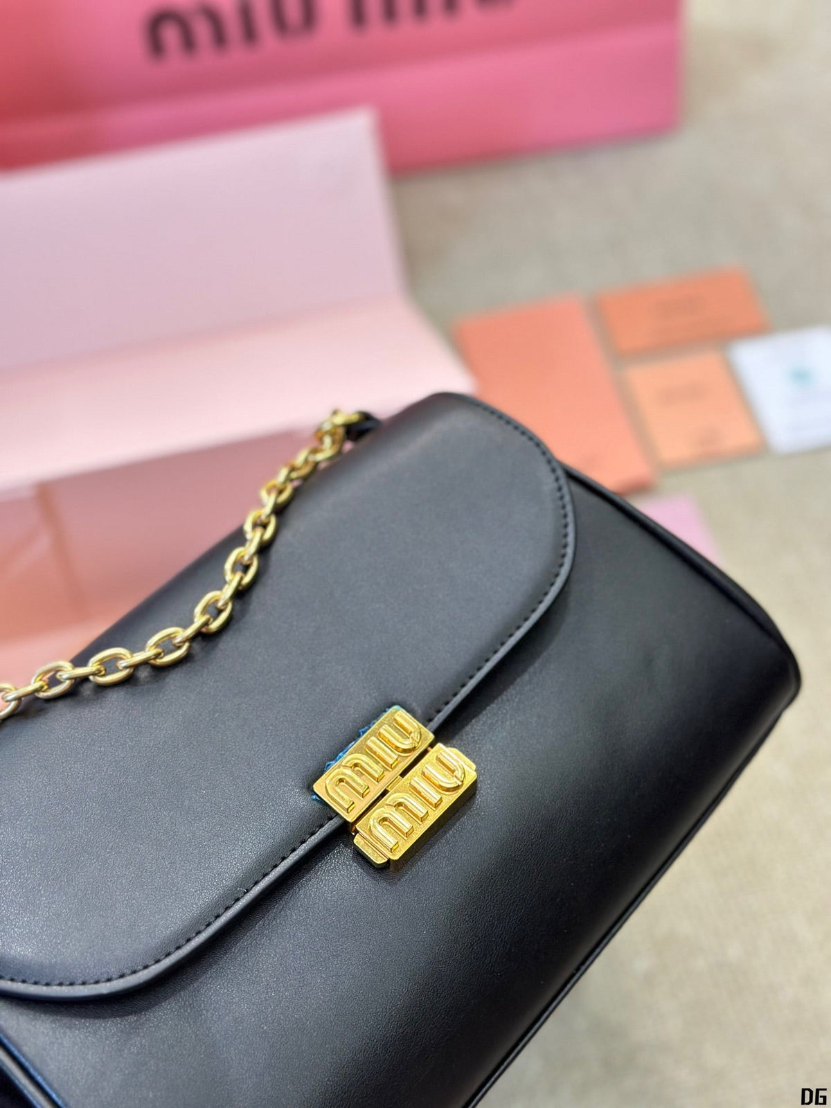 MIU MIU SHOULDER BAG 25 IN BLACK CALFSKIN GOLD HARDWARE