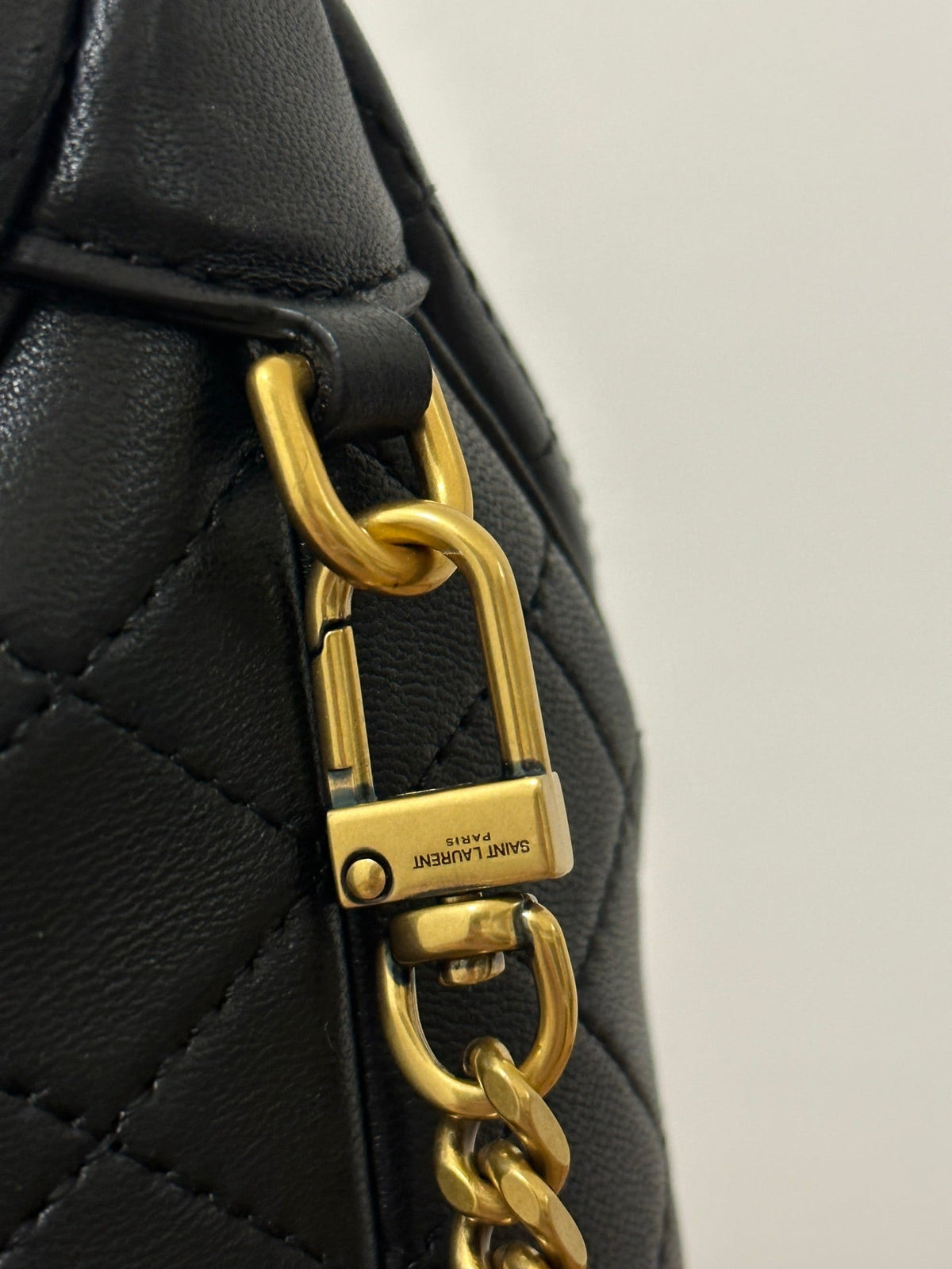 SAINT LAURENT 19 FLAP BUCKET BAG BLACK CALFSKIN