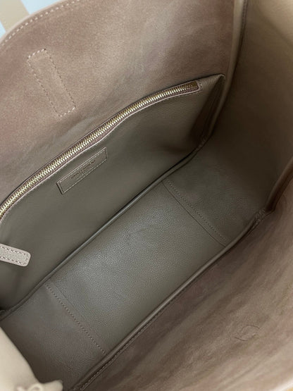 SAINT LAURENT LE 5 À 7 LARGE SUPPLE 31 IN LIGHT BROWN GRAINED CALFSKIN