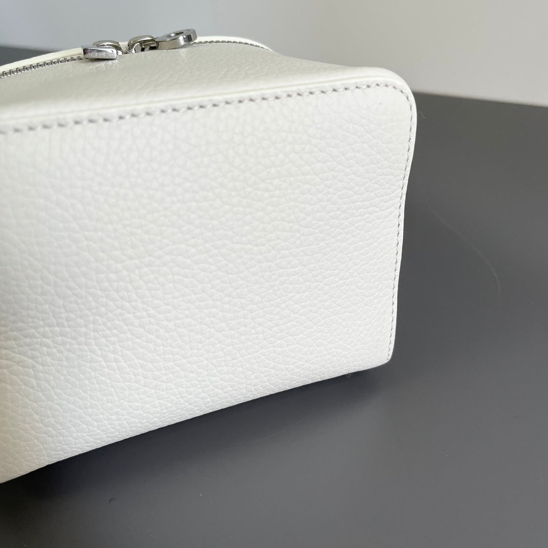 LORO PIANA EXTRA POCKET L12 IN WHITE GRAINED CALFSKIN WITH SILVER HARDWARE