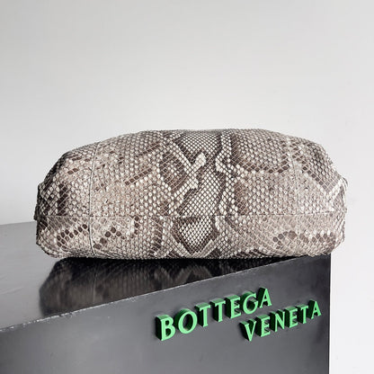 BOTTEGA VENETA POUCH CLUTCH 38 IN SNAKE PATTERN CALFSKIN