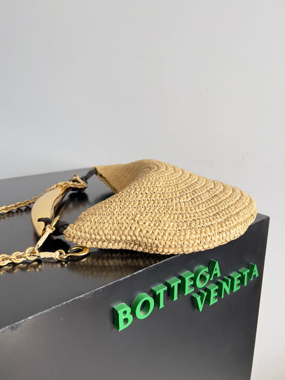 BOTTEGA VENETA SARDINE CHAIN 33 IN NATURAL RAFFIA