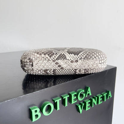 BOTTEGA VENETA KNOT CHAIN CLUTCH 20.5 IN SNAKE PATTERN CALFSKIN