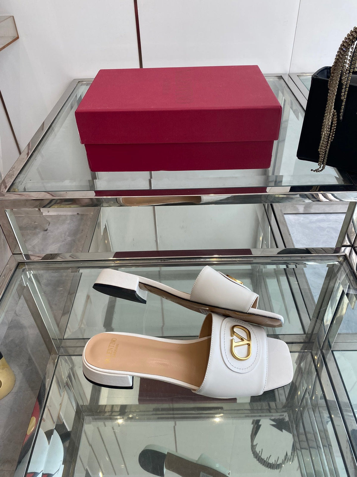 VLTN HIGH HEEL 25S 30 MM IN WHITE LAMBSKIN WITH GOLD HARDWARE