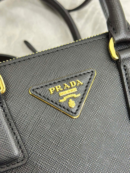 PRADA 25S GALLERIA MEDIUM BAG 20 IN BLACK CALFSKIN GOLD HARDWRE