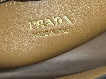 PRADA 25S BUCKLE MEDIUM HANDBAG 28 IN CARAMEL CALFSKIN GOLD HARDWRE