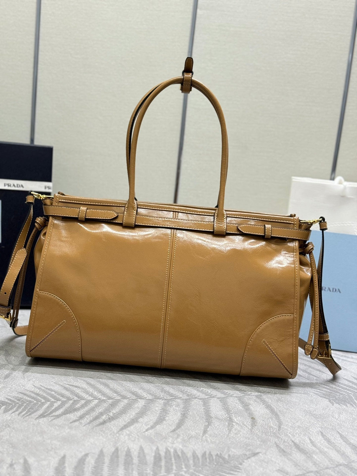 PRADA 25S BONNIE LARGE HANDBAG 38 IN GOLDEN BROWN CALFSKIN GOLD HARDWRE