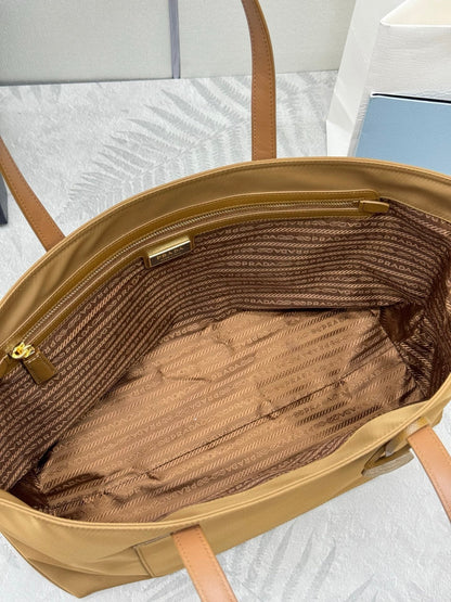 PRADA 25S RE-EDITION 1978 MEDIUM 35 IN RK CARAMEL NYLON AND SAFFIANO CALFSKIN