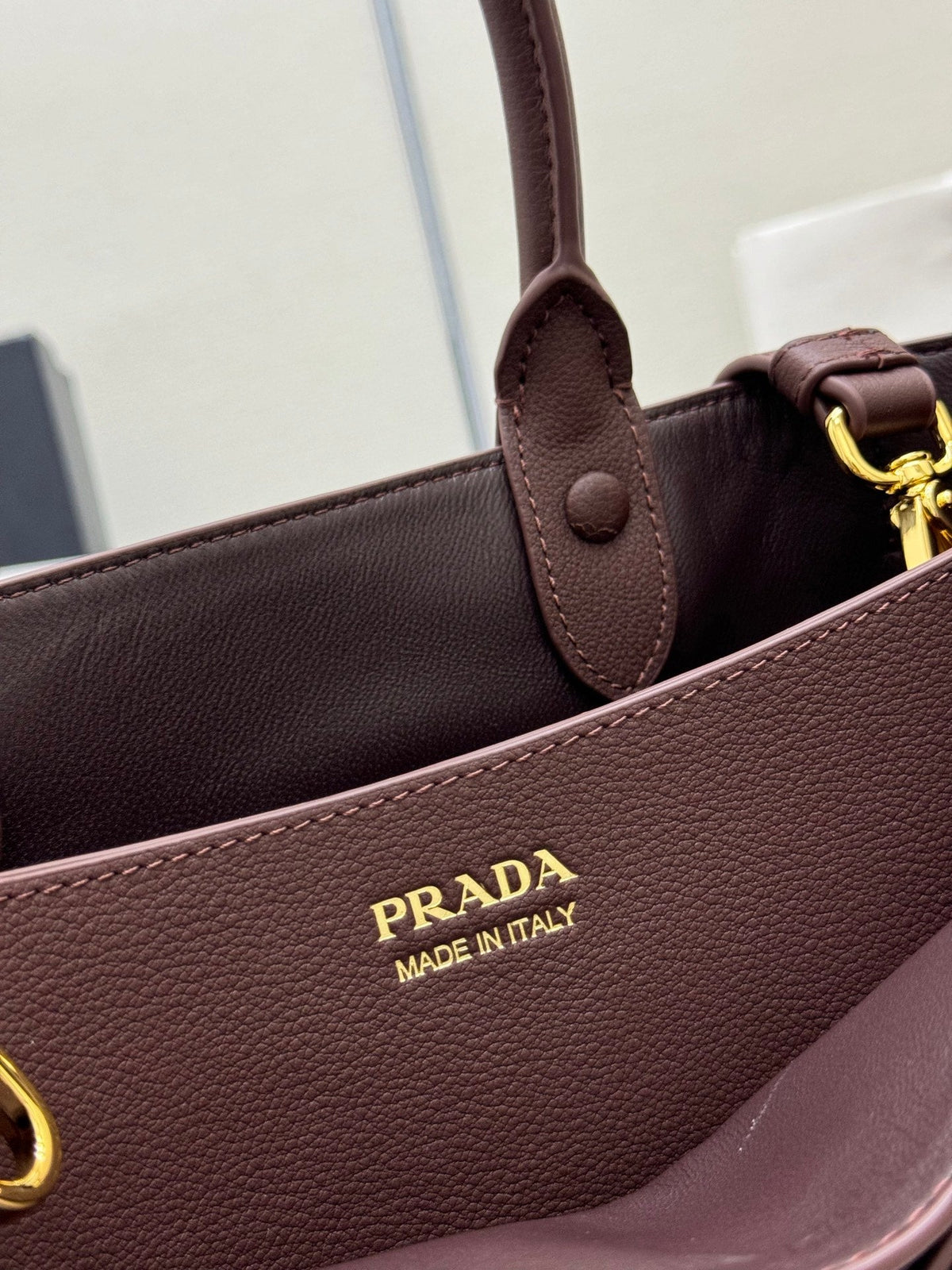 PRADA 25S BUCKLE SMALL HANDBAG 32 IN RICH BROWN CALFSKIN GOLD HARDWRE